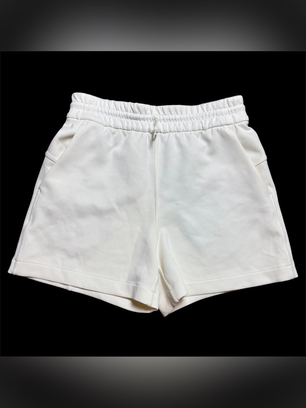 Lululemon White Softstreme High-Rise Short 4" Size 4